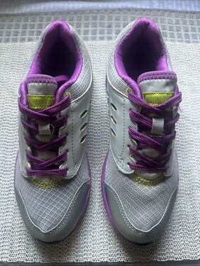 Vionic Venture Women's Orthopedic Walking Shoes, size 5